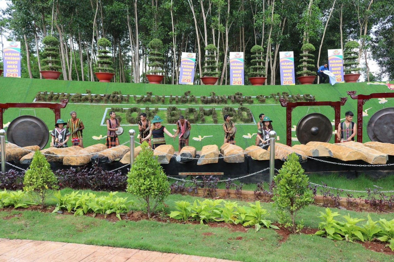 Visit Soc BomBo To Look For The Old Rice Pounders
