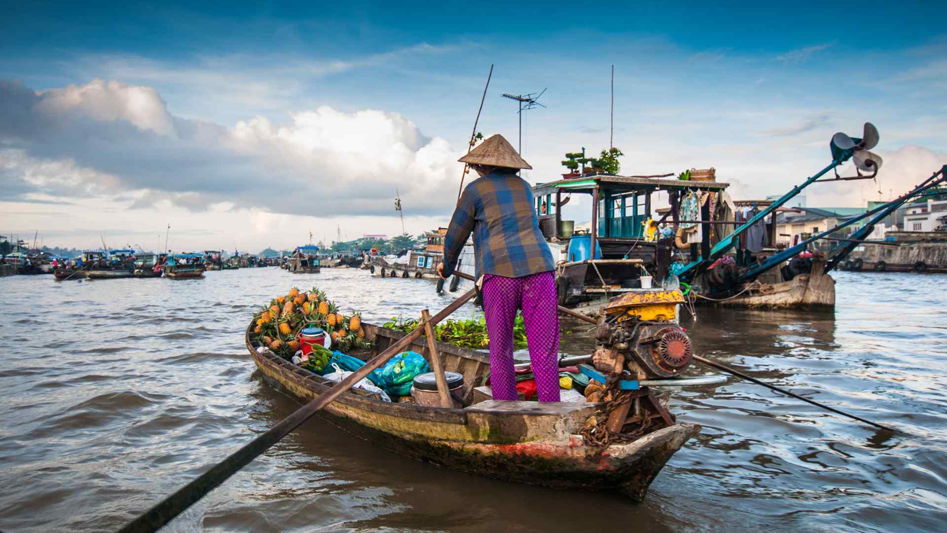 CAI RANG FLOATING MARKET VISITING